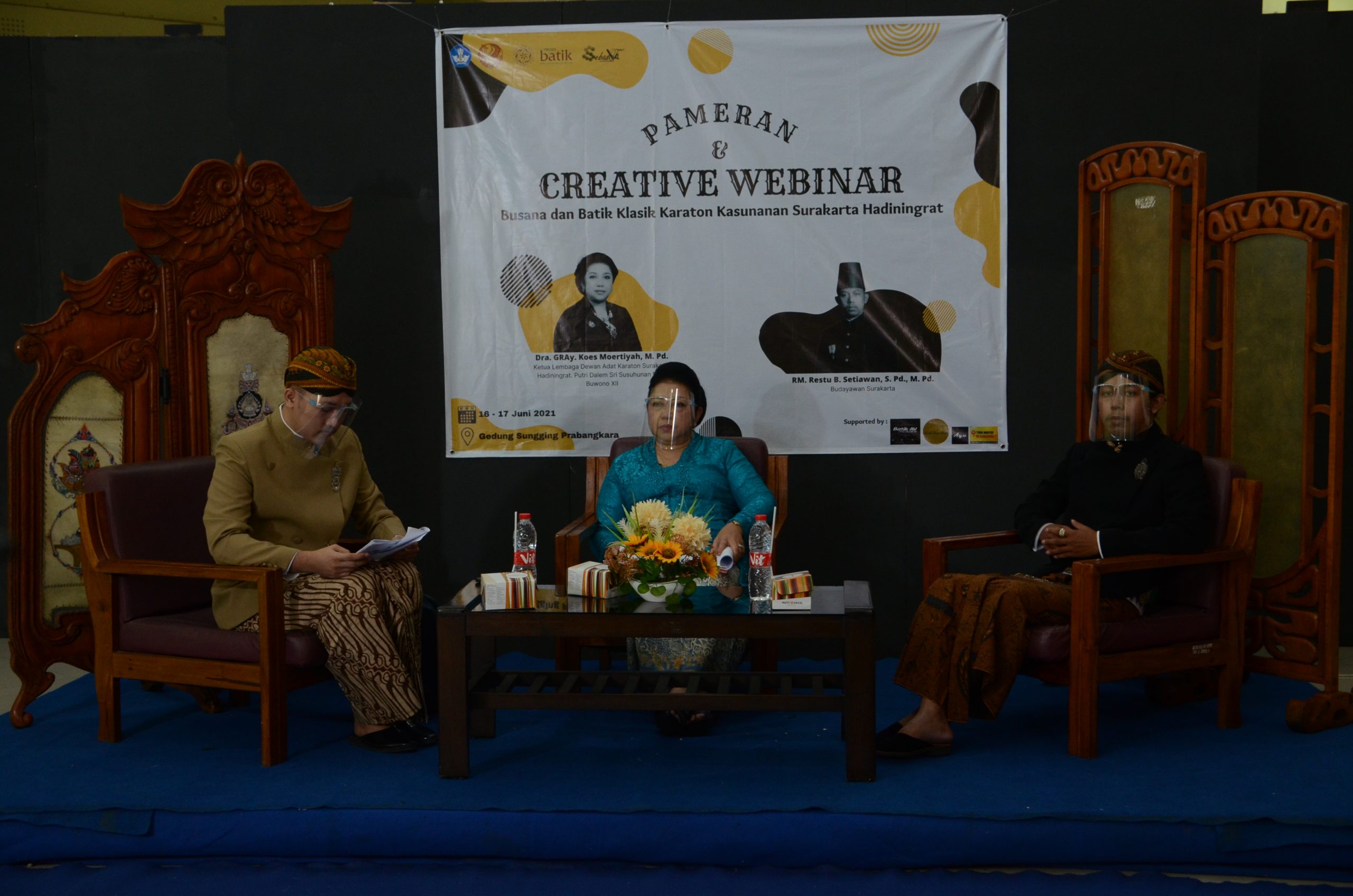 isi-surakarta-Mahasiswa-Prodi- Desain-Mode- Batik-Gelar- Pameran-dan- Creative-Webinar-1
