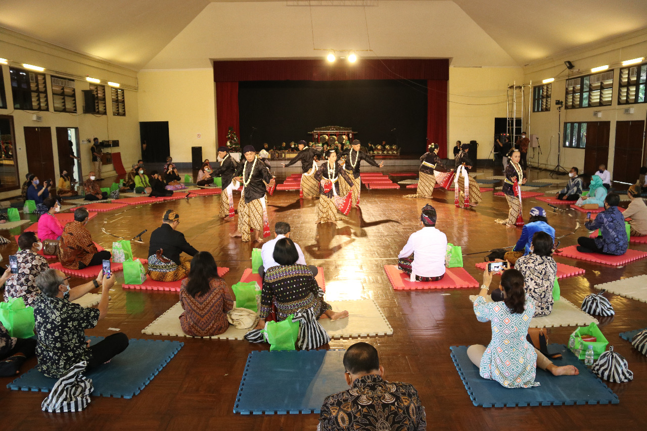 isi-surakarta-Perayaan-Natal-Bersama-Paguyuban-Umat-Kristiani-UNS-ISI-Surakarta-Tahun-2022-5