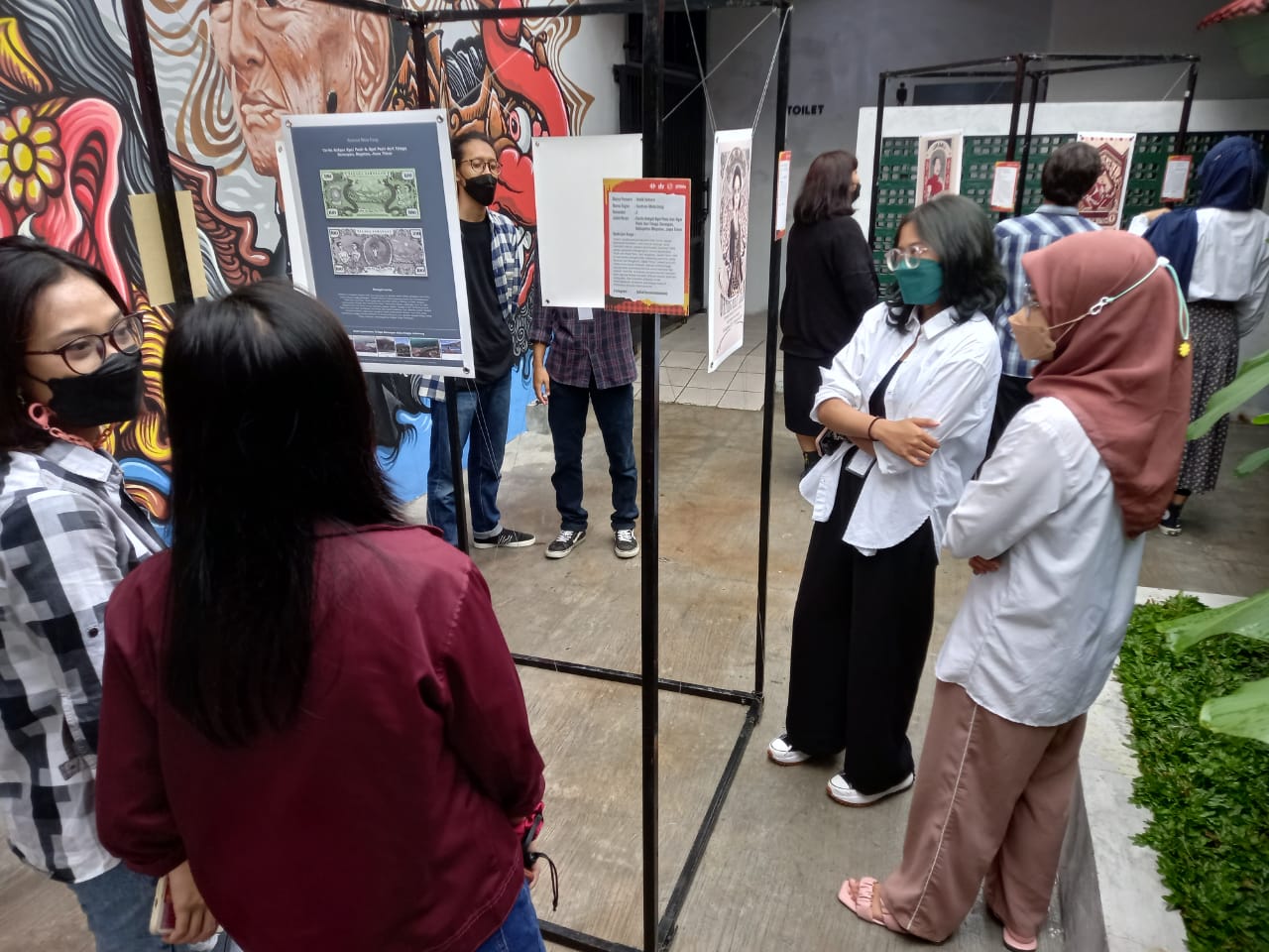 Mahasiswa DKV ISI Surakata Gelar Offside Exhibition di Hetero Space Solo-5