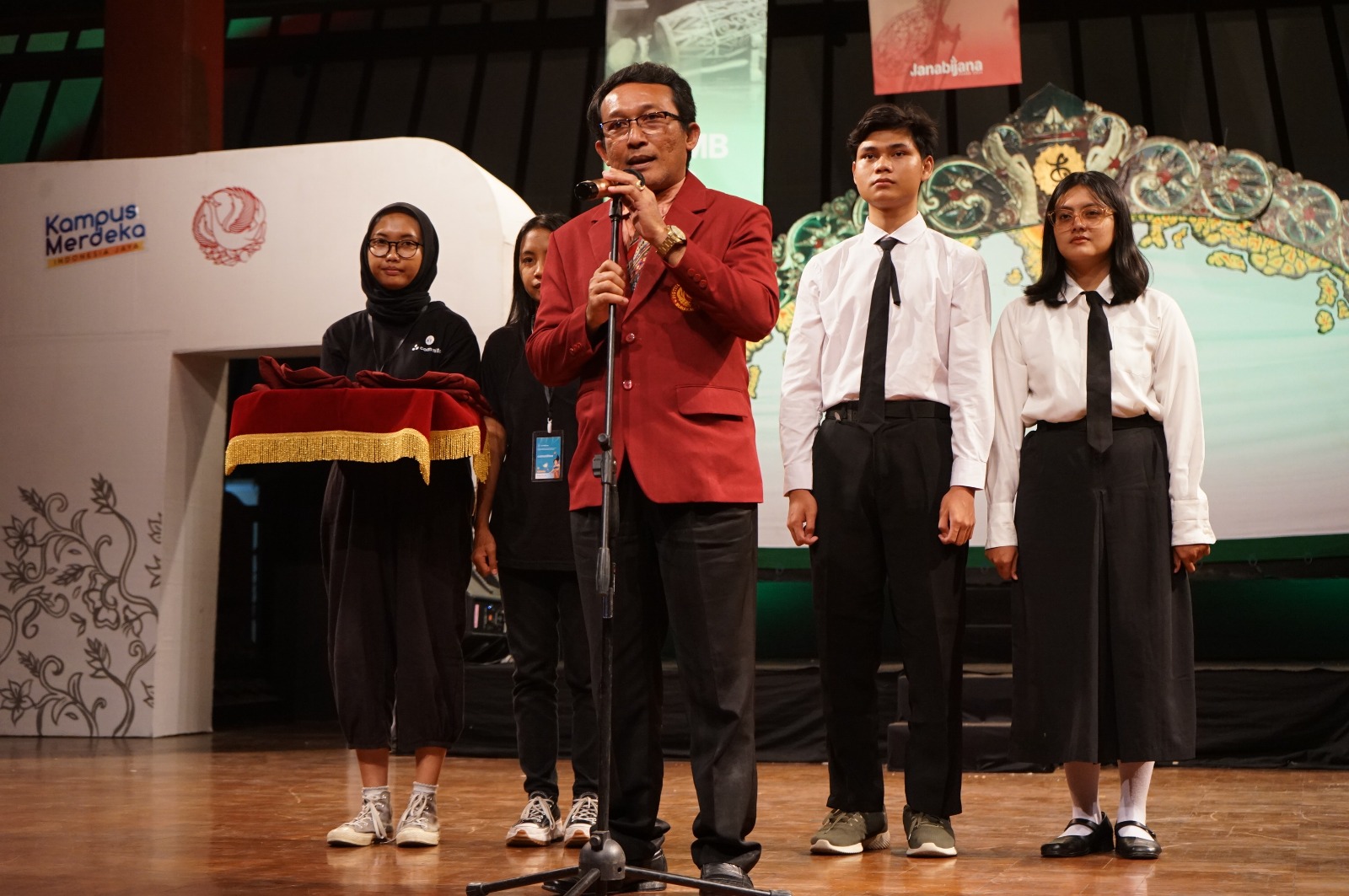 PKKMB Ditutup Mari Bergabung Bersama ISI Surakarta Mendunia-1